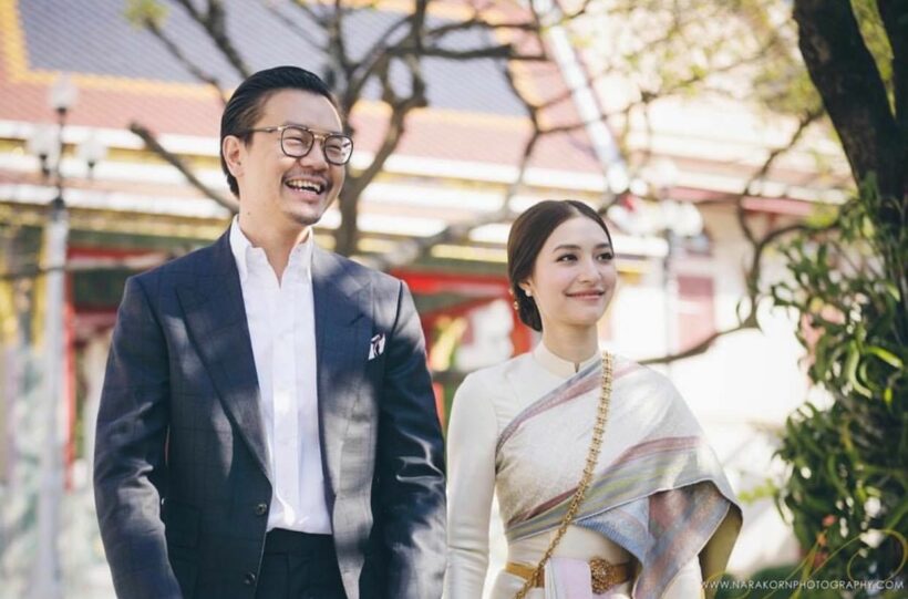 มิว–ไฮโซเซนต์ เข้ารับพระราชทานน้ำสังข์ | The Thaiger