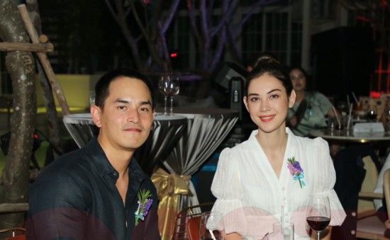 แมท-สงกรานต์ ยังรักกันดี ออกงานคู่ พ่อไพวงษ์ก็ไปด้วย | The Thaiger