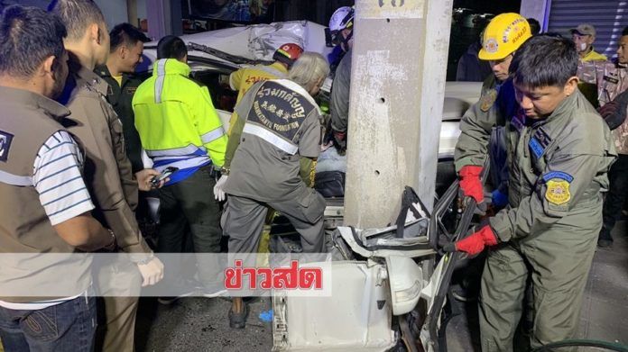 ผู้กำกับศิลป์หนังก้านกล้วย ขับเก๋งชนอัดเสาไฟดับ | News by The Thaiger
