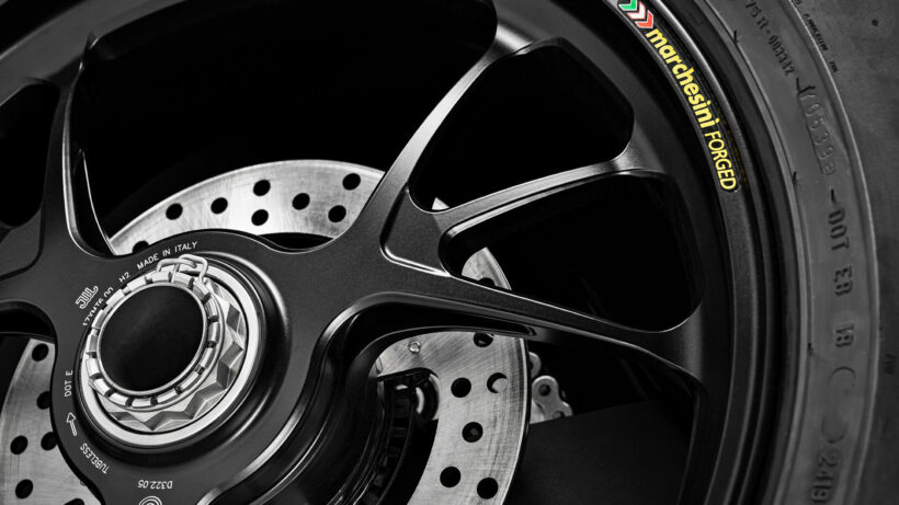Ducati StreetFighter V4 สเปคระดับซุปเปอร์ไบค์ ในคราบสปอร์ตเนกเก็ต | News by The Thaiger