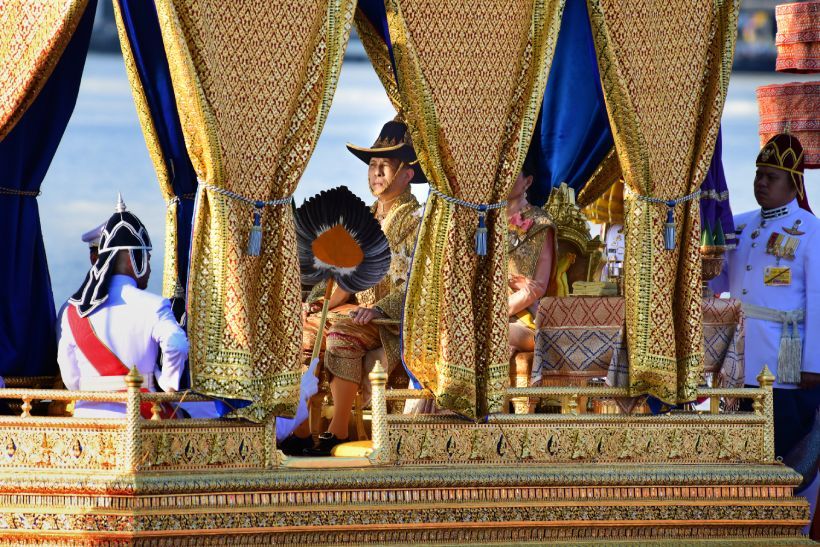 รวมภาพการเสด็จฯ เลียบพระนครโดยขบวนพยุหยาตราทางชลมารค 12 ธ.ค. | The Thaiger