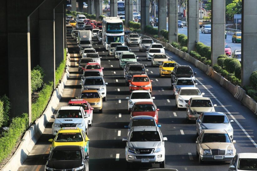 And they’re off! Hundreds of thousands leave Bangkok for New Year break