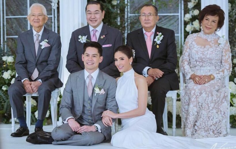 เก็บตกบรรยากาศงานหมั้น กรณ์-ศรีริต้า หวานอบอุ่น | The Thaiger