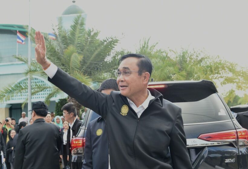 ทะเบียนรถนายกไปนราธิวาส คอหวยส่องซื้อสลากงวด 1 กุมภาพันธ์ 2563 | The Thaiger