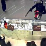 Killer in Lop Buri gold shop attack may be ex-military | Thaiger