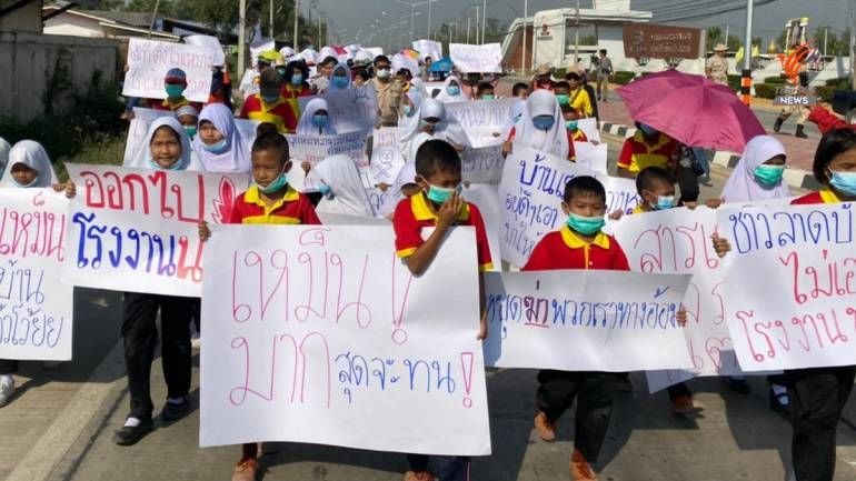 Locals protest for closure of Ayutthaya smelting plant