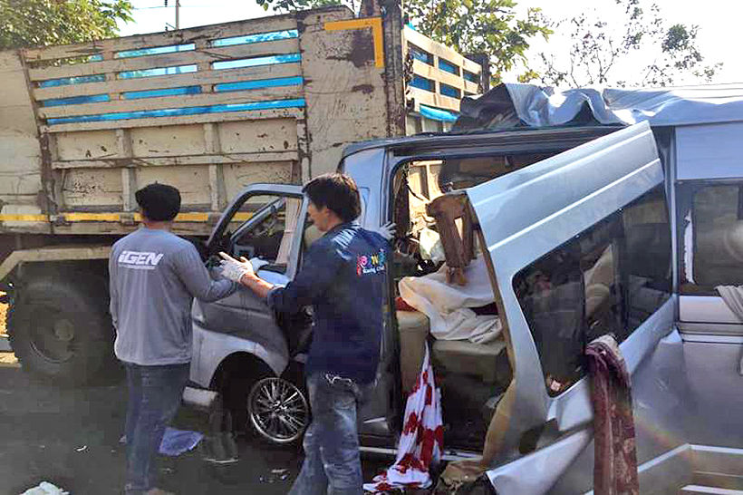 5 dead, 8 injured as tourist passenger van slams into rear of broken down truck in central Thailand