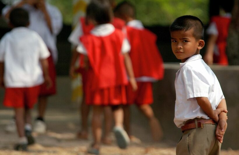 เผยเรื่องราวสุดแปลกร้องเพลงชาติ ไม่ดัง ไม่ผ่านการเข้าแถว | The Thaiger