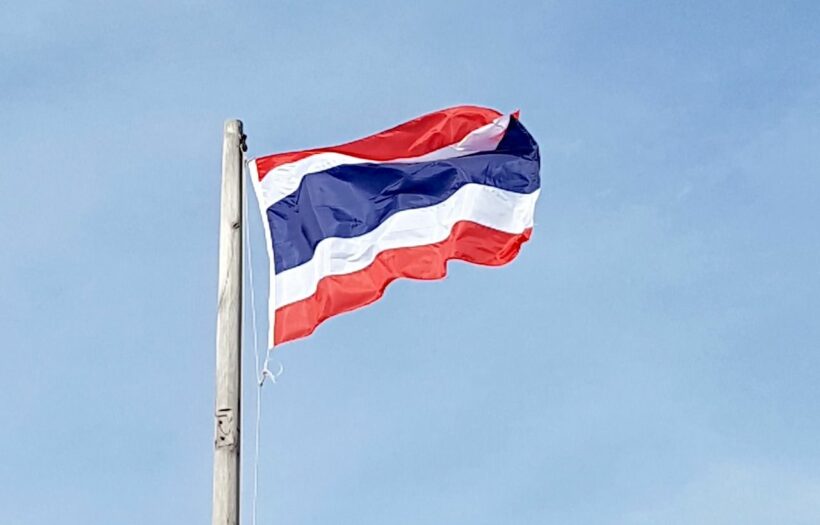 โรงเรียนยอมถอย ไม่วัดความดังร้องเพลงชาติ หลังชาวเน็ตถล่มยับ | The Thaiger