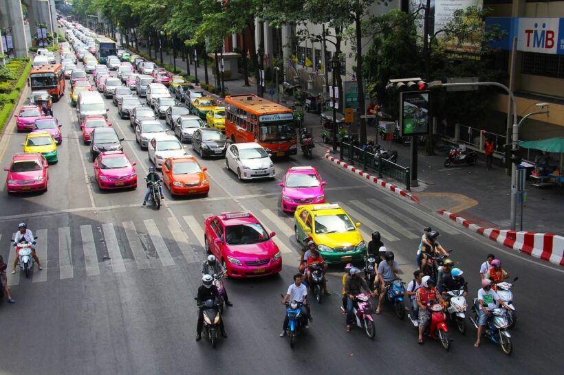 ผู้ติดเชื้อไวรัสโคโรน่าในไทย พุ่งเป็น 19 แท็กซี่ไม่เคยไปจีนก็ติด | The Thaiger