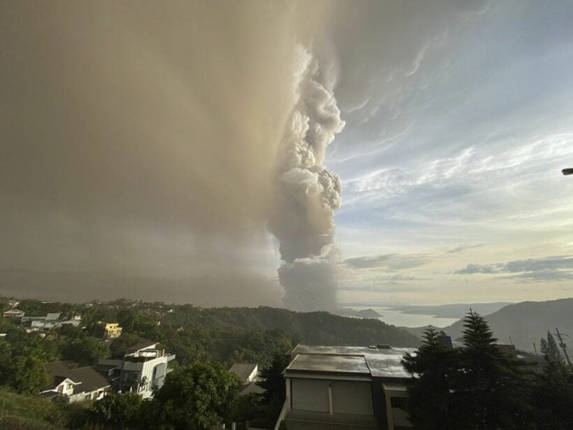 8,000 evacuated from menacing Taal volcano, south of Manila, Philippines