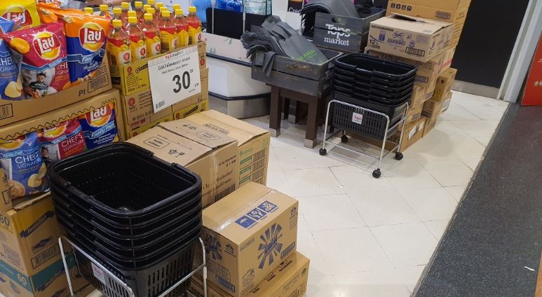 คนมักง่าย ไม่คืนตะกร้าห้าง เอากลับบ้าน หลังงดใช้ถุงพลาสติก | The Thaiger