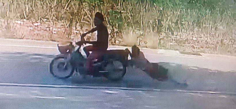 Chon Buri sugarcane vendor dragged behind motorbike after thief steals his phone