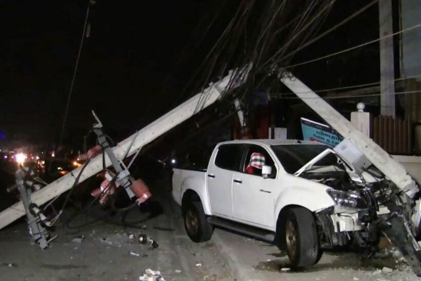 Crash in Samut Prakan downs 5 power poles