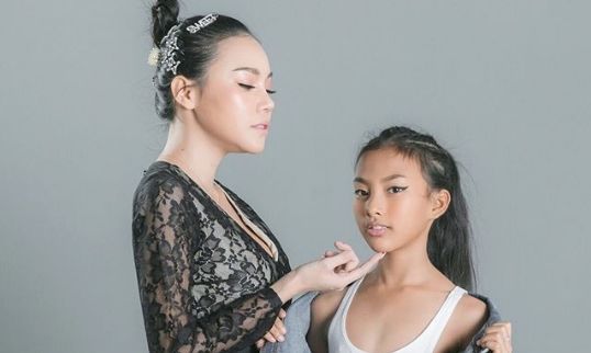 เอมมี่ แมกซิม โต้กลับคนคอมเมนต์ลูกสาวหยาบคาย | The Thaiger