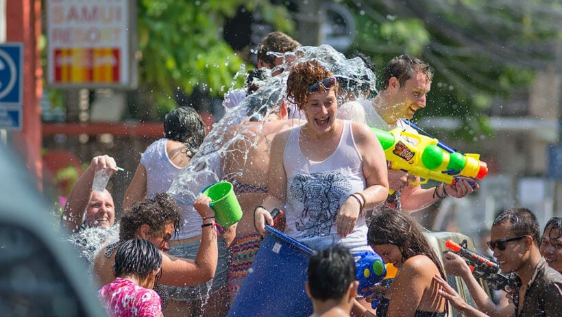 Thai government ponders nine day Songkran holiday