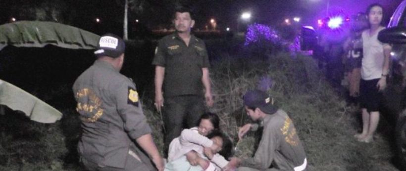 ลุงเลี้ยงควายขับรถตกคลอง ดับคาที่ | The Thaiger