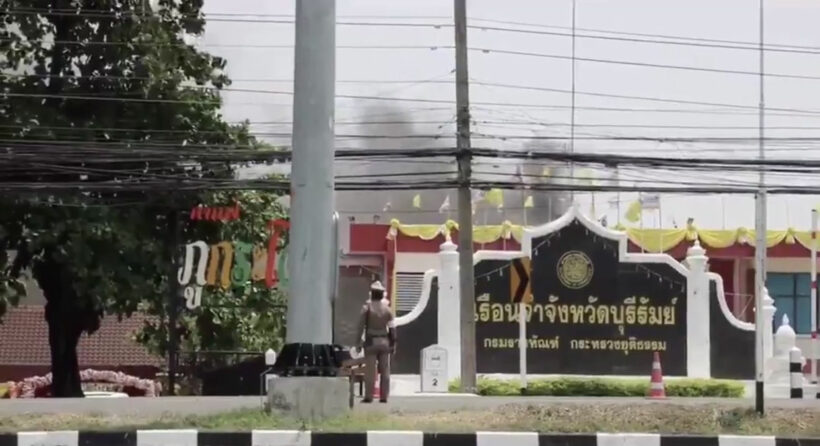ด่วน! เกิดจลาจล นักโทษเรือนจำบุรีรัมย์ประท้วง แหกคุก | The Thaiger