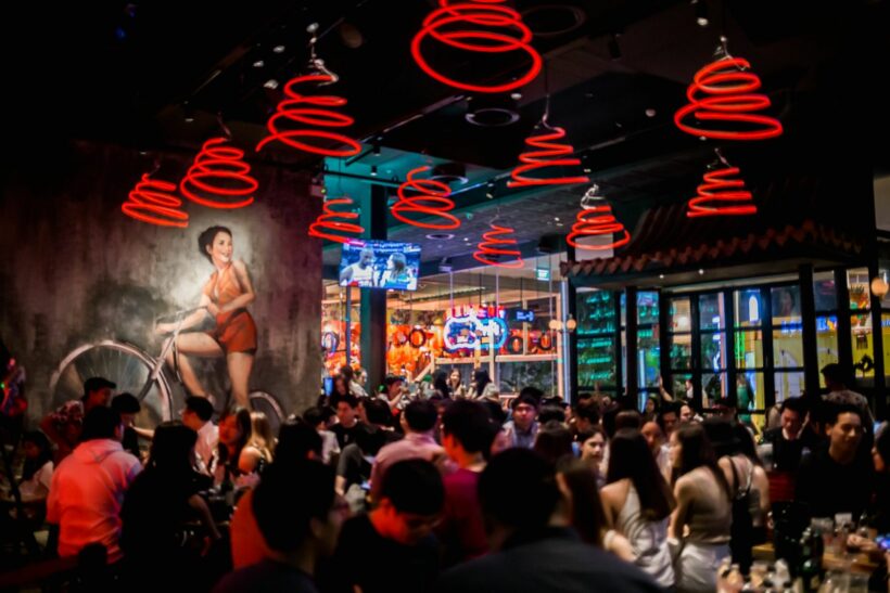 ชงเจริญ ทำความสะอาดด่วน หลังมีข่าวลือคนติดโควิด-19 มาใช้บริการ | The Thaiger