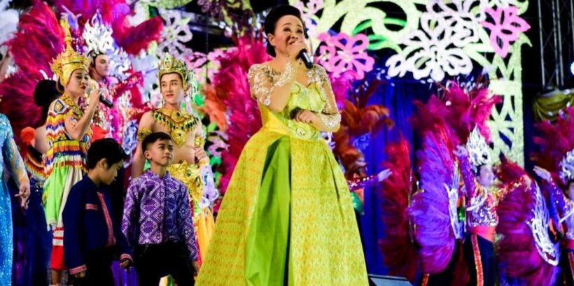 ประวัติ นกน้อย อุไรพร ราชินีหมอลำล้ำยุค | The Thaiger