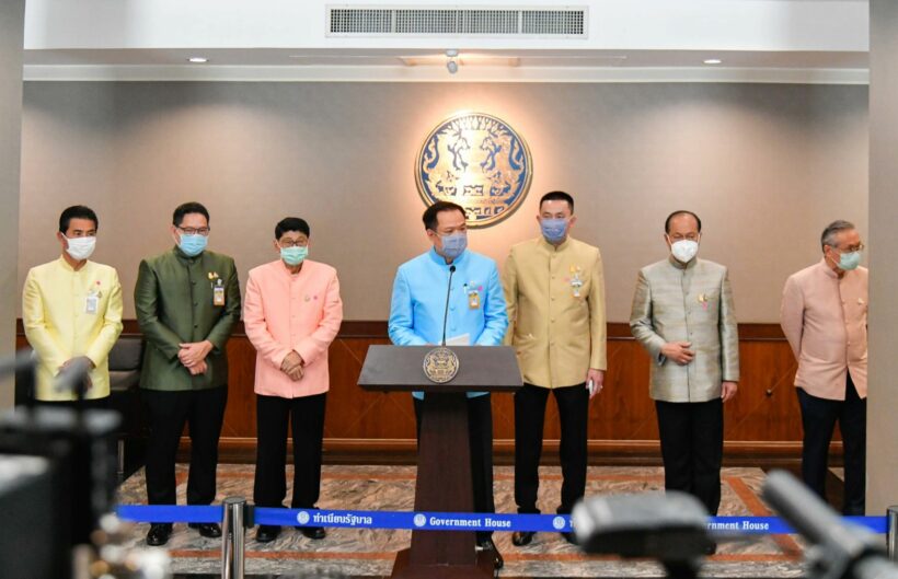 ‘อุตตม’ ตรวจเชื้อโควิด-19 กักตัวเอง 14 วัน หลังตำรวจติดตามติดโควิด | The Thaiger