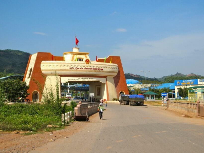 Laos closes checkpoint at Thai border