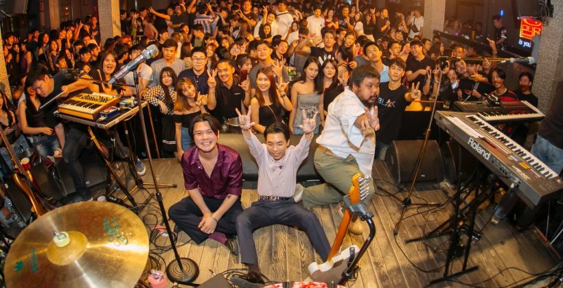 14 วันจัดไป ! POLYCAT ต้องกักตัวด่วน หลังขึ้นโชว์ร้านที่มีผู้ติดเชื้อ COVID-19 ที่อุบล | The Thaiger