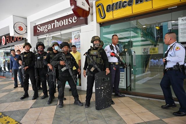 Sacked security guard takes around 30 hostages at shopping mall in Philippines