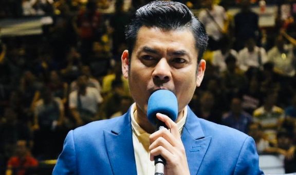 มิสเตอร์ป๋อง พิธีกรมวยชื่อดัง ยืนยันติดโควิด-19 พร้อมสู้โรคร้าย | The Thaiger