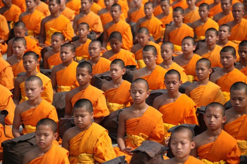 คณะสงฆ์พะเยา งดบวชสามเณรฤดูร้อน งานวัด กิจกรรมศาสนาที่คนเยอะ เลี่ยงโควิด-19 | The Thaiger