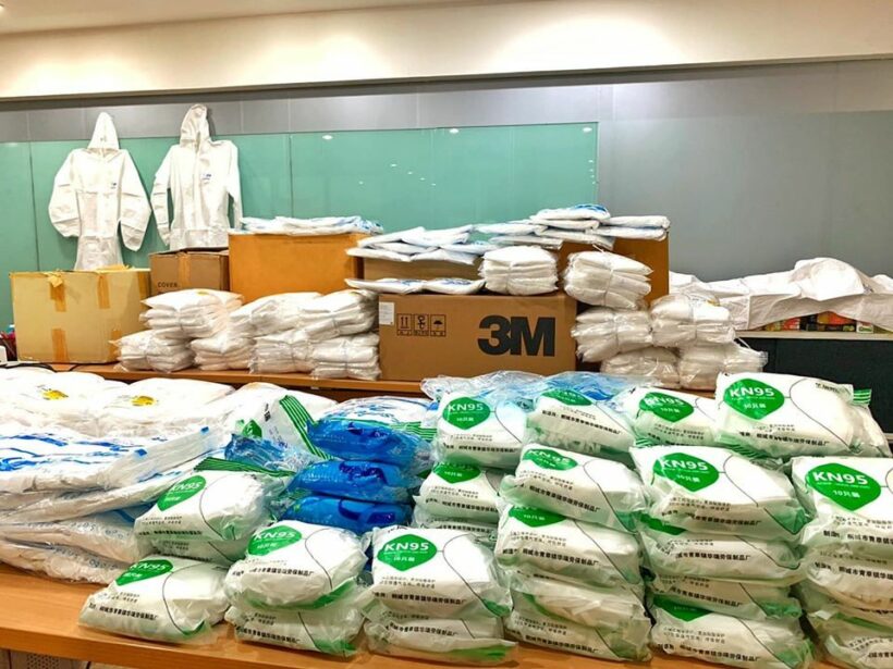 ยิ่งลักษณ์ห่วงคนไทย มอบชุด PPE-หน้ากากอนามัย ให้รพ.สันกำแพง-รามาฯ สู้โควิด-19 | The Thaiger