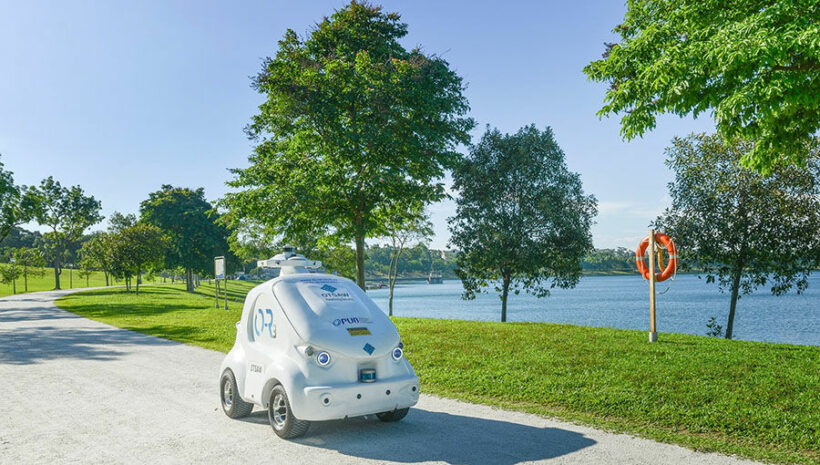 Singapore robot patrols park with polite social distancing reminder