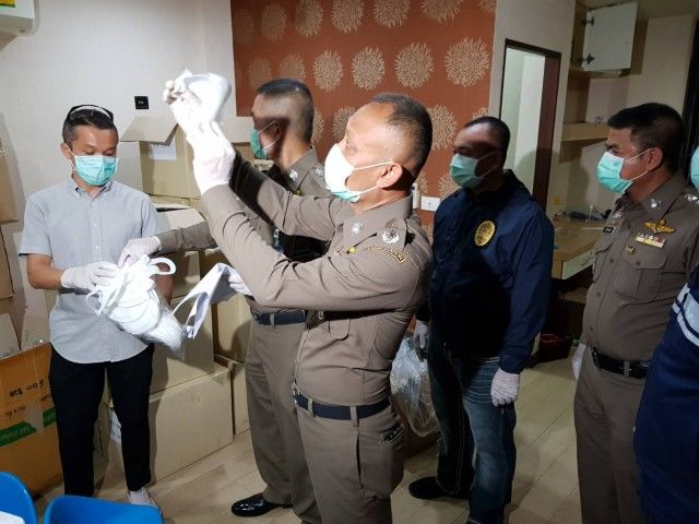 Bangkok police arrest 6 Vietnamese in mask hoarding sting