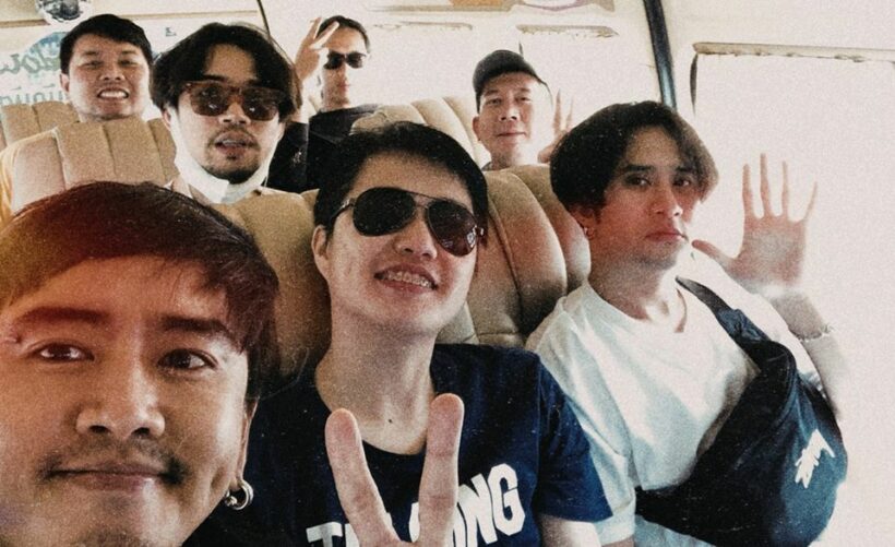 แฟนเพลงเศร้า หลัง Blue Shade ประกาศยุบวง | The Thaiger
