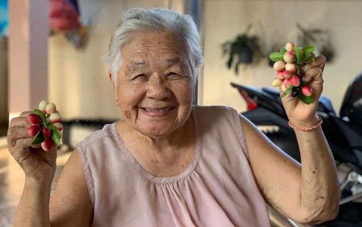 คุณยายลูซี่ ขวัญใจโซเชียล เสียชีวิตแล้วในวัย 85 ปี | The Thaiger