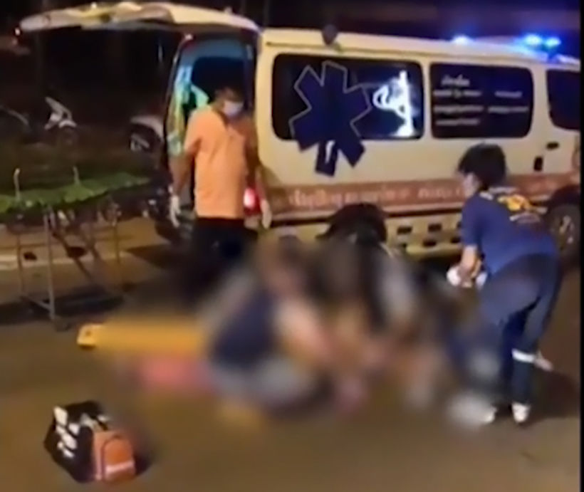 Unqualified Kalasin rescue volunteer criticised for his handling of crash victim – VIDEO