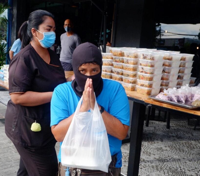 Phuket chef hands out over 2,000 free meals