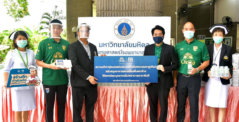 ศุภวุฒิ เถื่อนกลาง – สมาคมฯ ส่งมอบ ก๋วยเตี๋ยวคั่วไก่ ให้โรงพยาบาลรามาธิบดี | The Thaiger