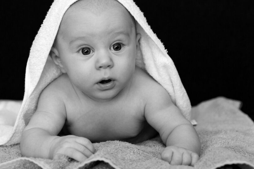 กรมอนามัย แนะแม่เสี่ยงโควิด-19 ให้นมลูกได้ | The Thaiger