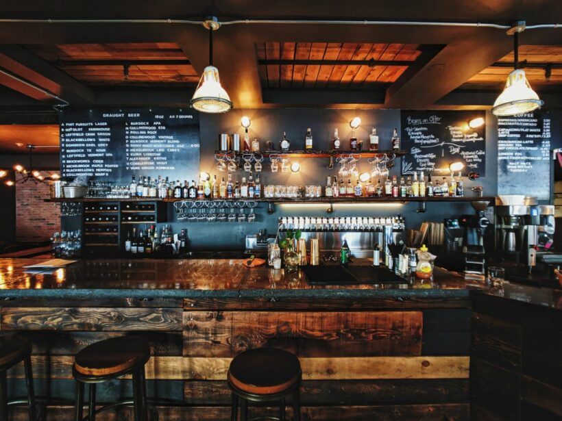 ศบค.ตั้งเงื่อนไข ผับ-บาร์จัดร้านแบบ new normal ถึงเปิดได้ | The Thaiger