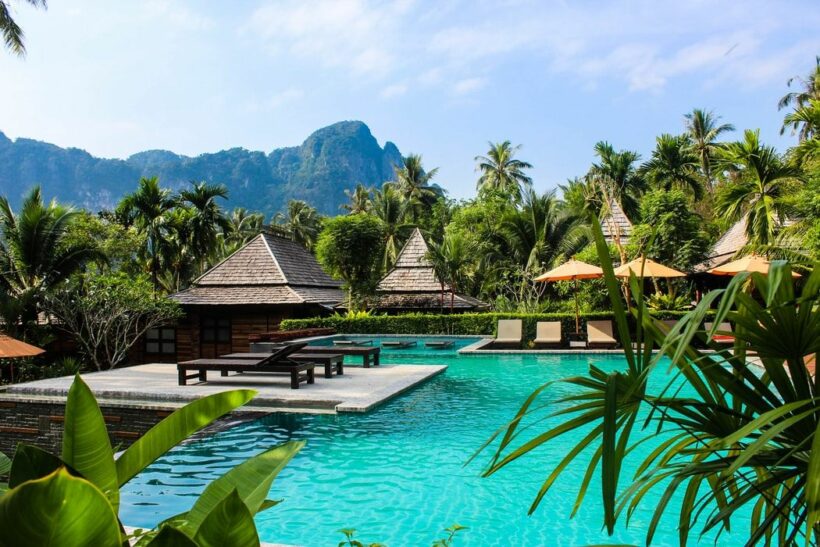พิจารณาแผนกระตุ้นท่องเที่ยว แจกคูปองหมอ พยาบาล งบ 5 พันล้าน | The Thaiger