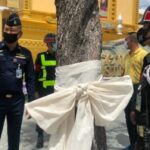 Students charged after tying white bows around Bangkok monuments | Thaiger
