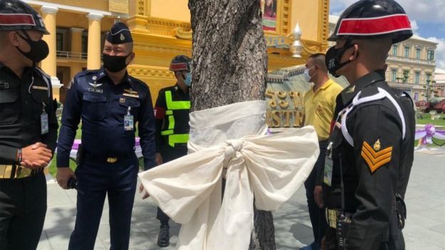 Students charged after tying white bows around Bangkok monuments