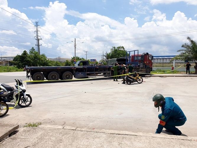 Bình Dương: Xe container tông xe biển đỏ khiến 1 người chết, 6 người bị thương | News by Thaiger