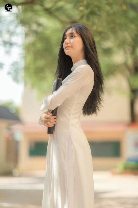 Lynk Lee xinh đẹp thuần khiết trong bộ áo dài nữ sinh | News by Thaiger