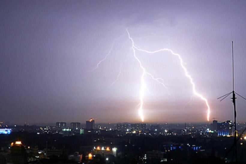 Lightning takes more than 100 lives in India