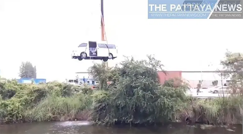 Chon Buri minivan lands in pond after SUV collision | News by Thaiger