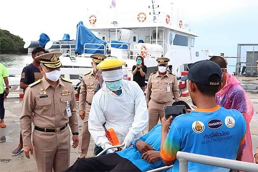 6 fisherman rescued from Phuket waters after their longtail boats sink – VIDEO