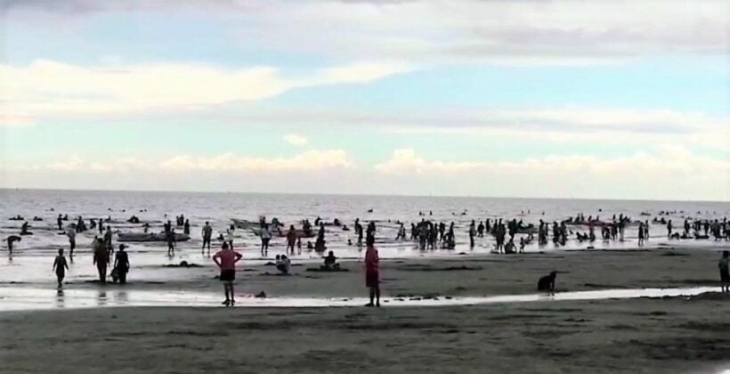 Beach in Chon Buri temporarily closed again due to overcrowding