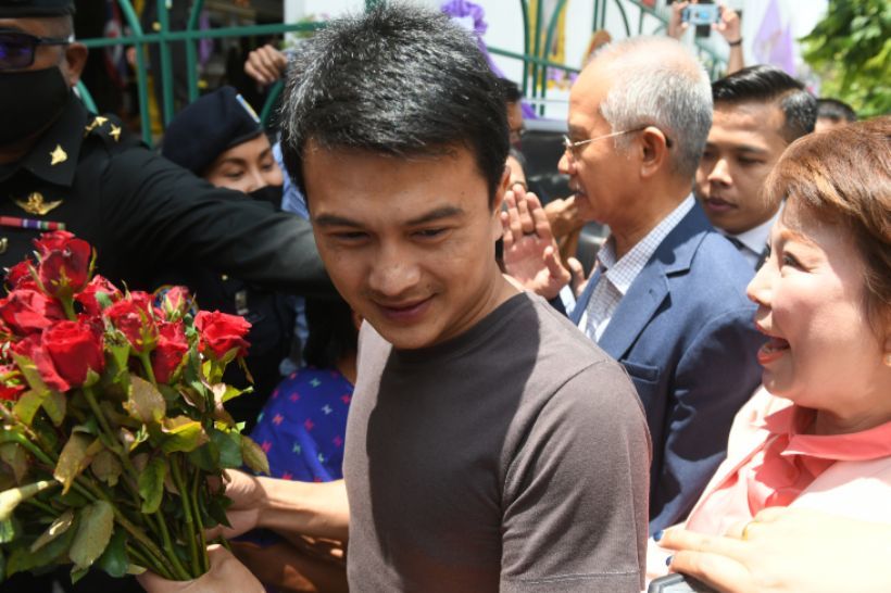 ด่วน! ศาลทหารให้ประกันตัวหมู่อาร์ม | The Thaiger